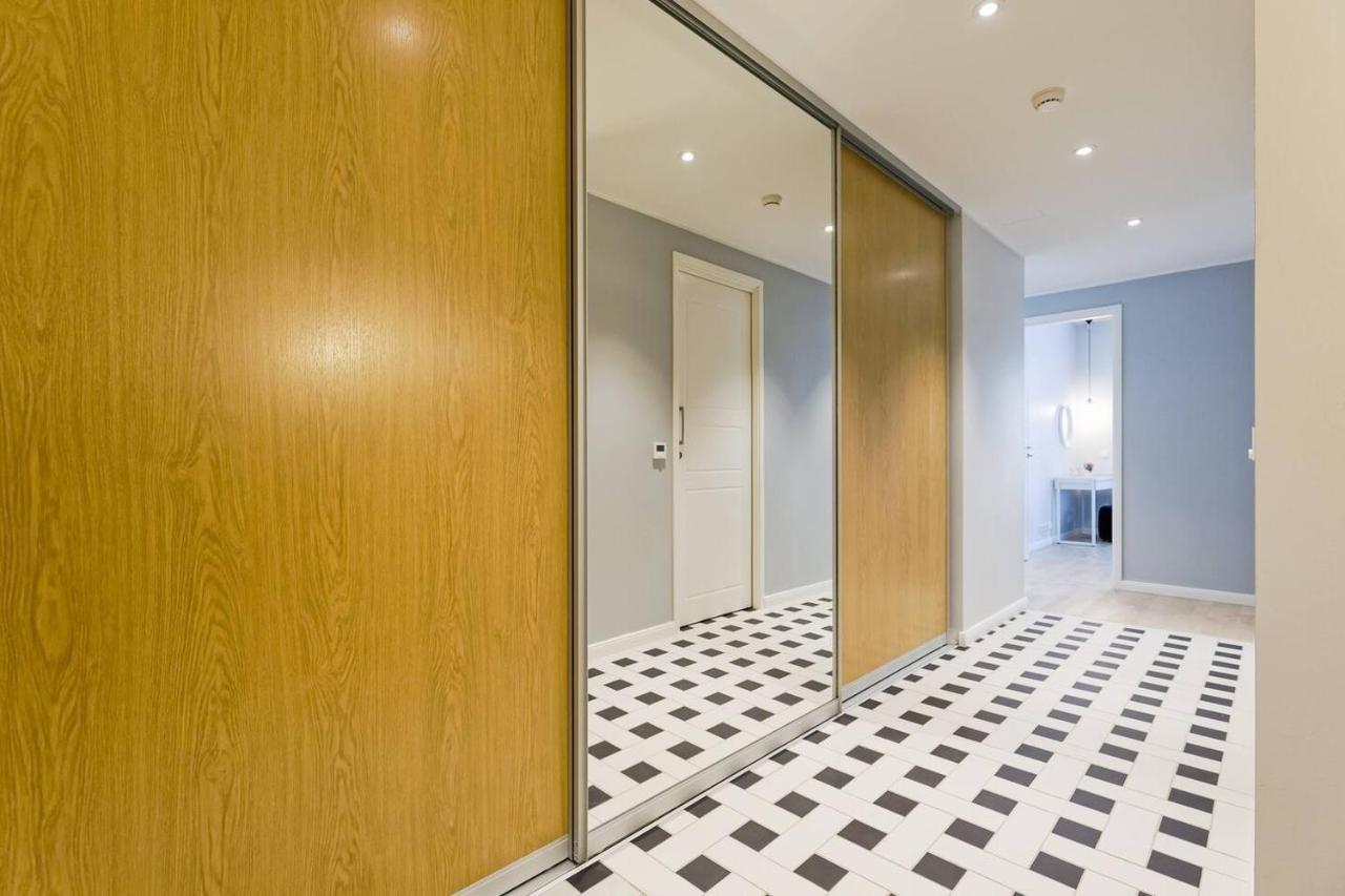 טאלין Central Apartments, Quiet With Free Parking And Ac. מראה חיצוני תמונה