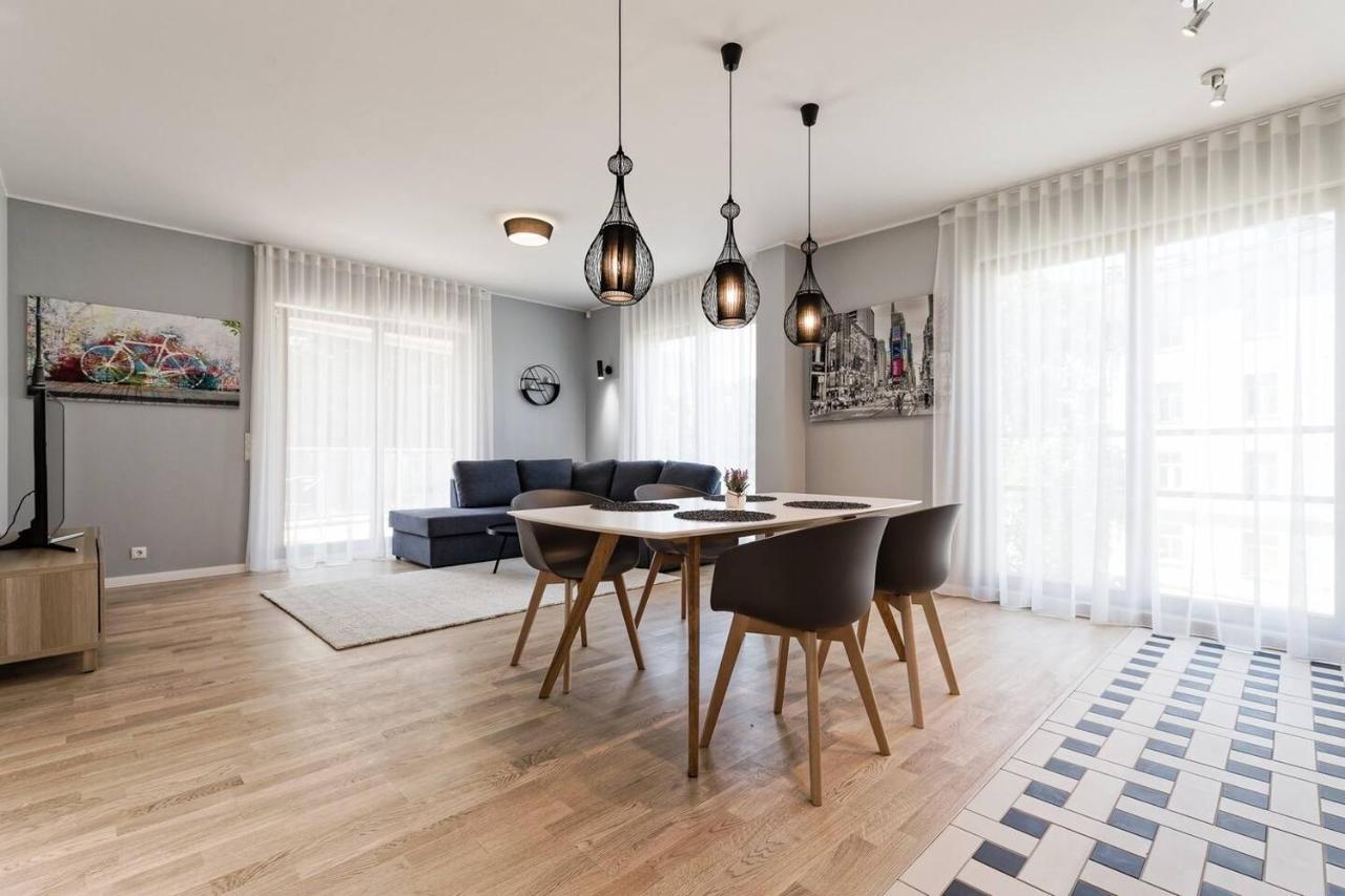טאלין Central Apartments, Quiet With Free Parking And Ac. מראה חיצוני תמונה