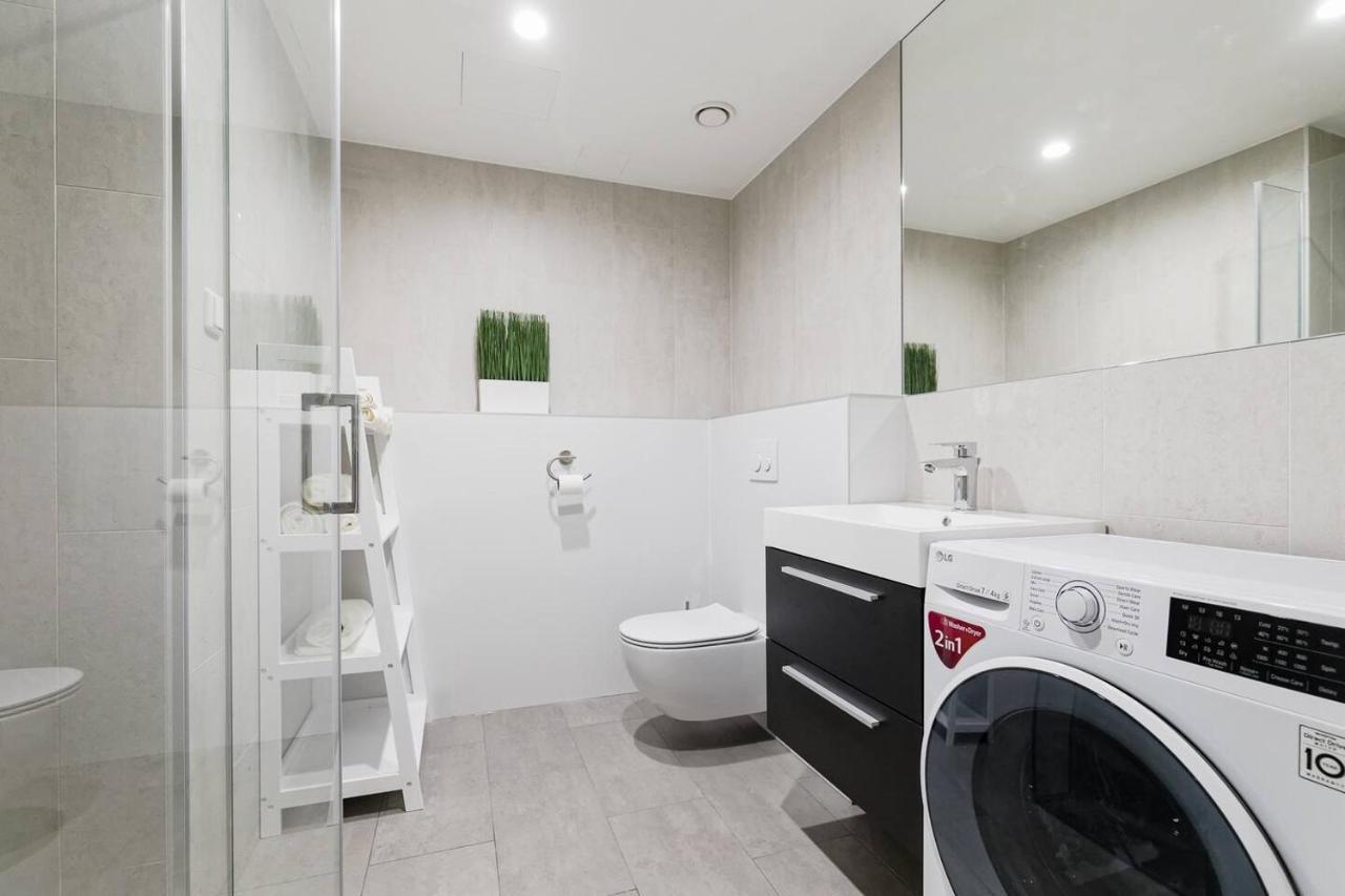 טאלין Central Apartments, Quiet With Free Parking And Ac. מראה חיצוני תמונה