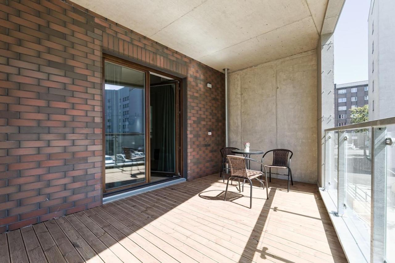טאלין Central Apartments, Quiet With Free Parking And Ac. מראה חיצוני תמונה
